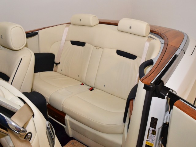 2011 Rolls-Royce Phantom Drophead Coupe Image 23
