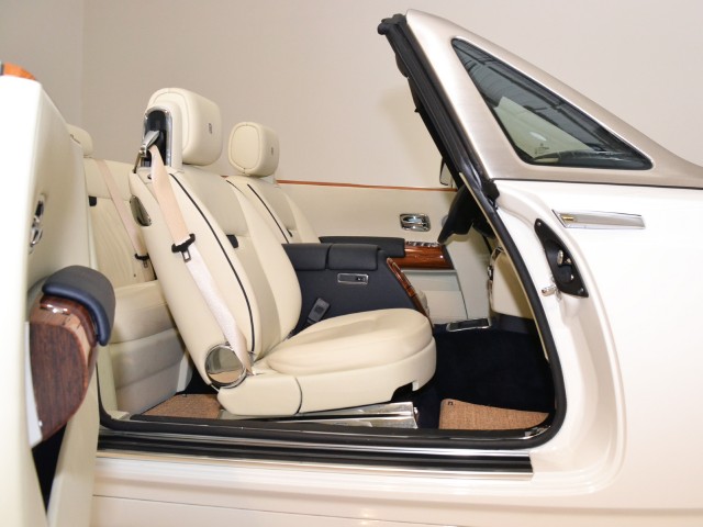 2011 Rolls-Royce Phantom Drophead Coupe Image 25