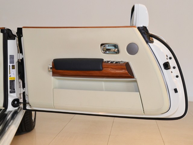 2011 Rolls-Royce Phantom Drophead Coupe Image 27