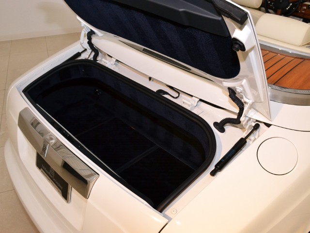 2011 Rolls-Royce Phantom Drophead Coupe Image 29