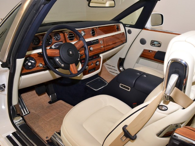 2011 Rolls-Royce Phantom Drophead Coupe Image 4