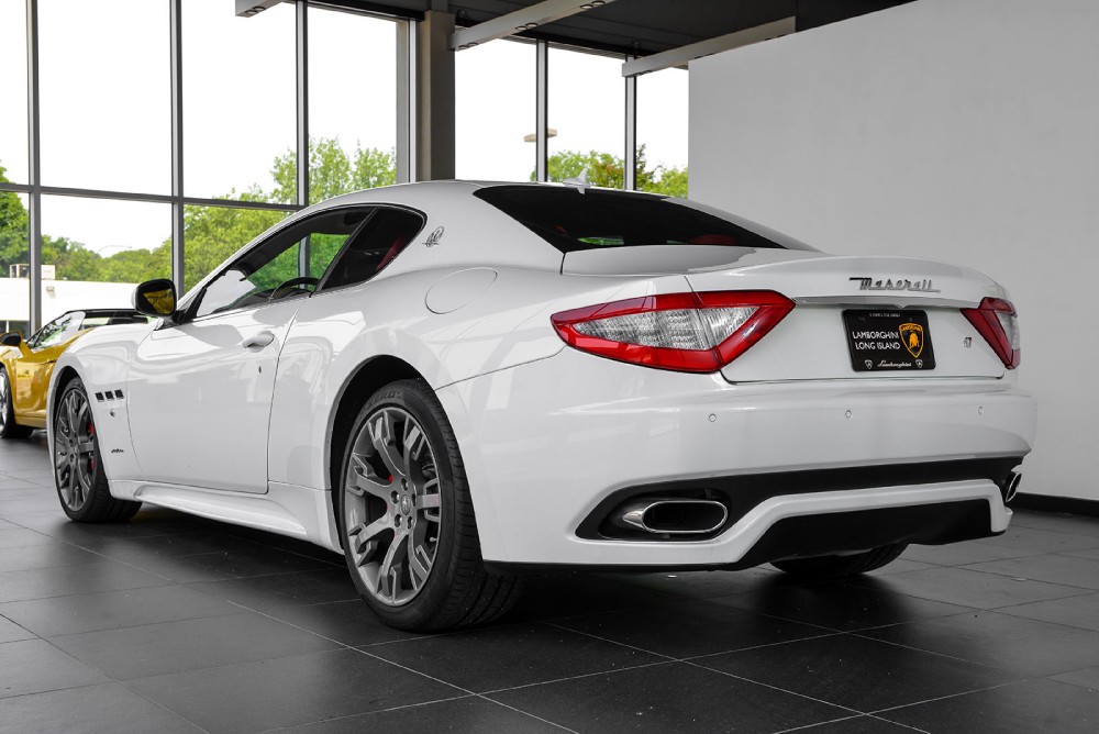 2011 Maserati GranTurismo Image 2