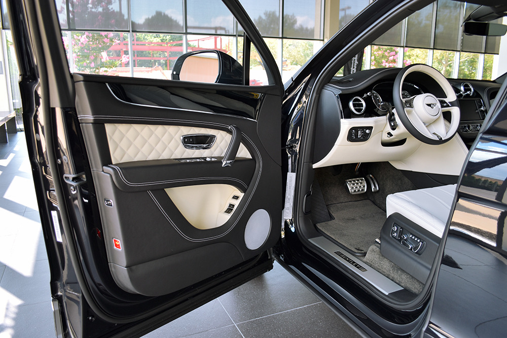 2017 Bentley Bentayga Image 12