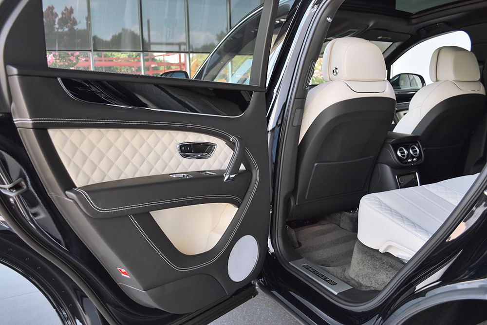 2017 Bentley Bentayga Image 13