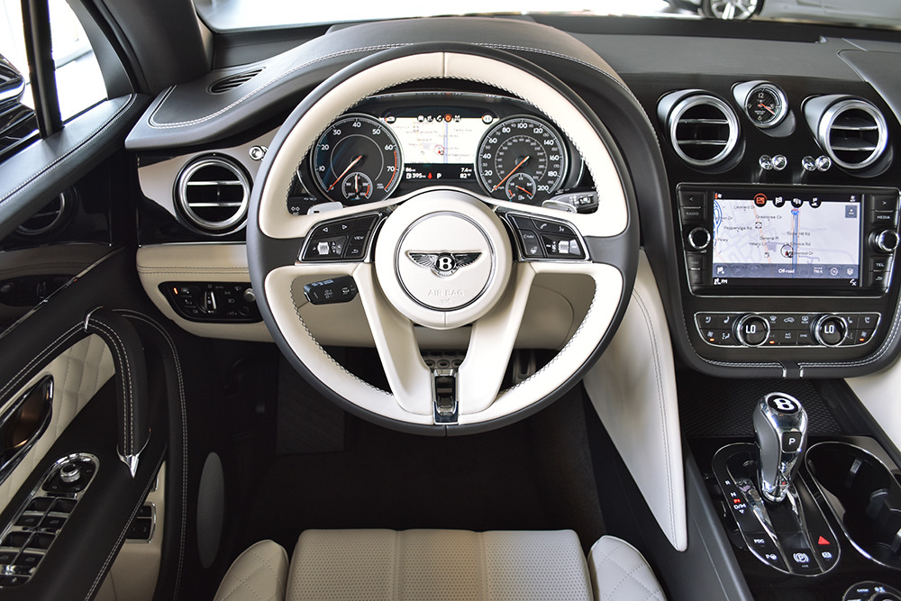 2017 Bentley Bentayga Image 24