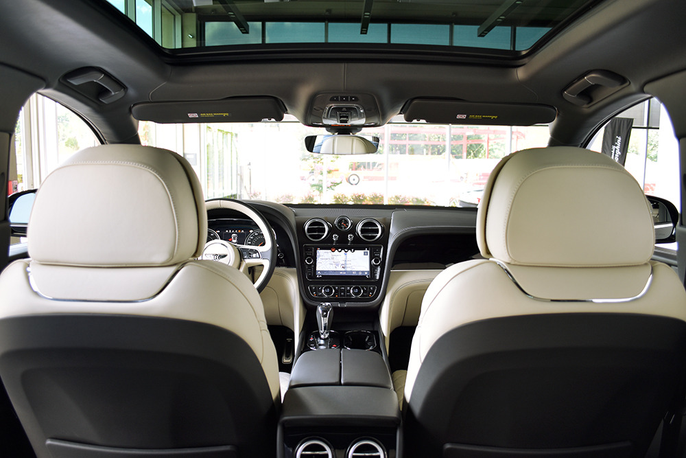 2017 Bentley Bentayga Image 28