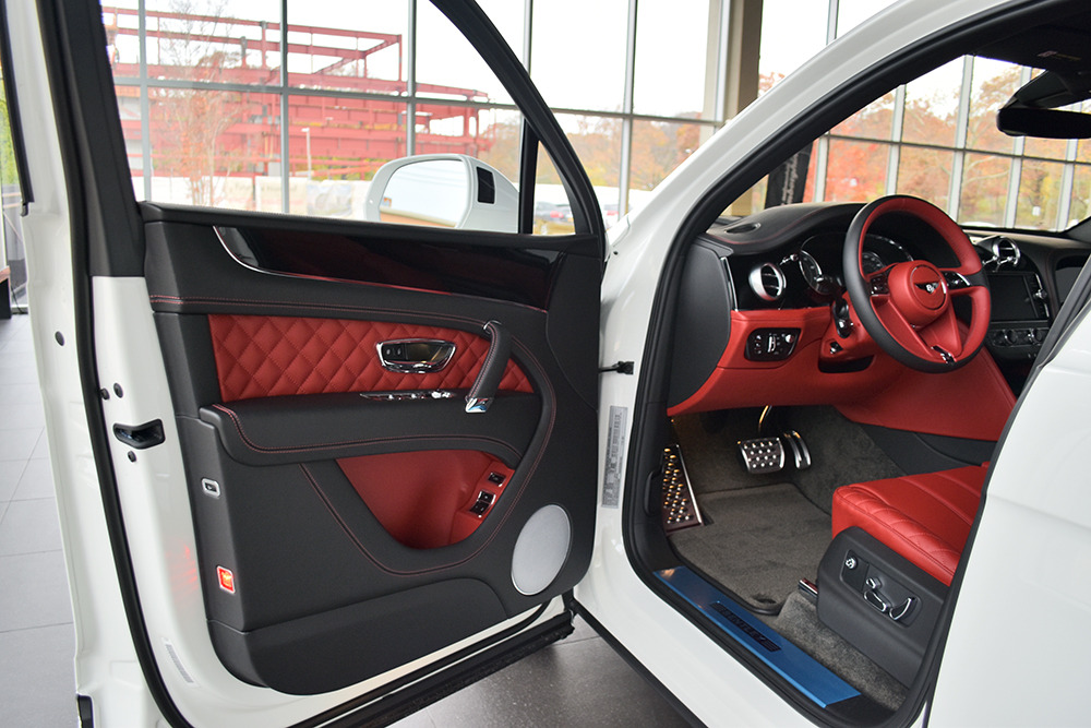 2017 Bentley Bentayga Image 11
