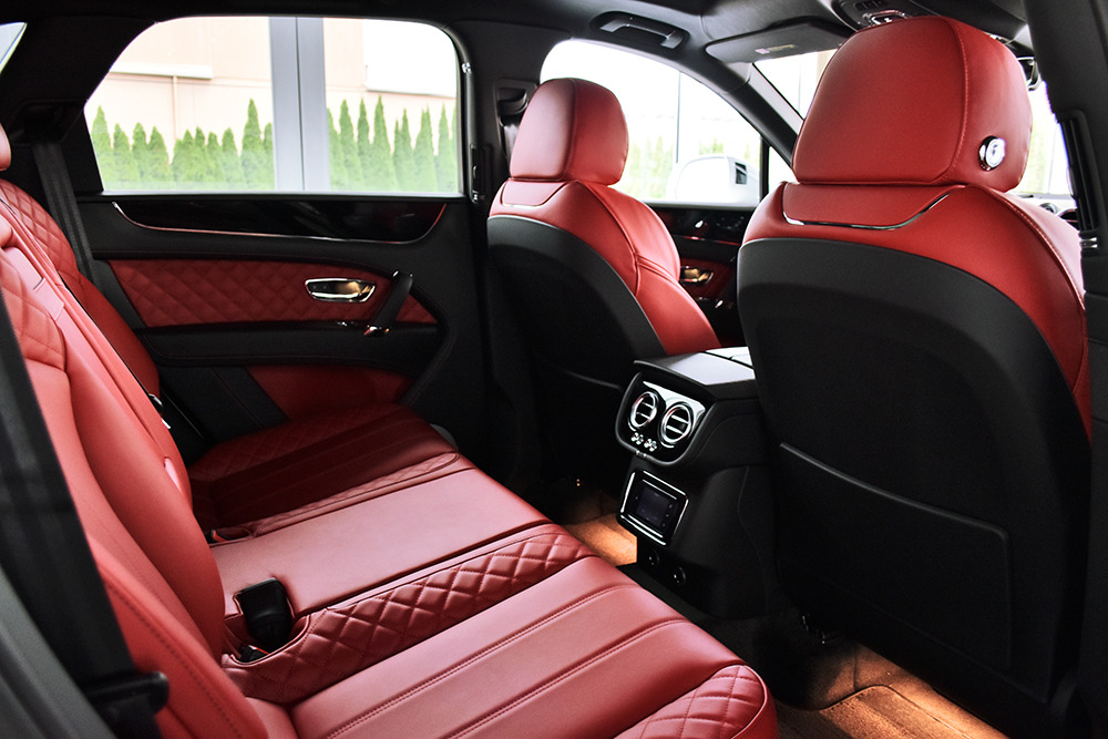 2017 Bentley Bentayga Image 25