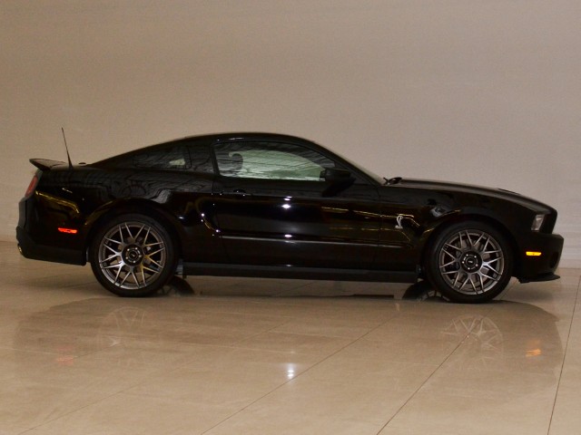 2011 Ford Shelby GT500 Image 10