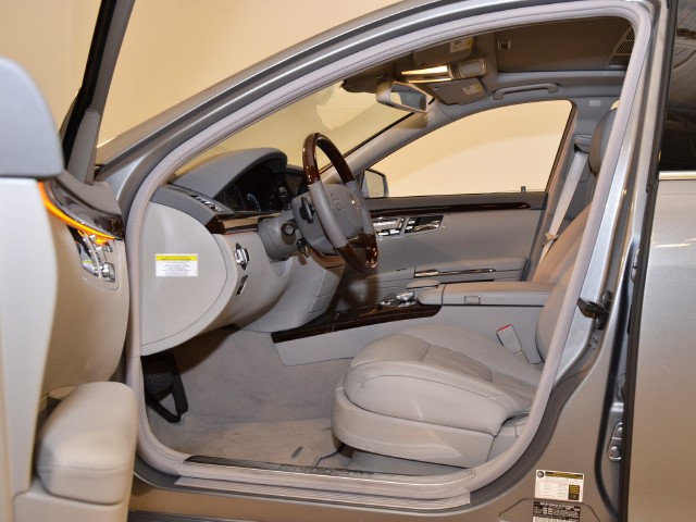 2010 Mercedes-Benz S550 Image 13