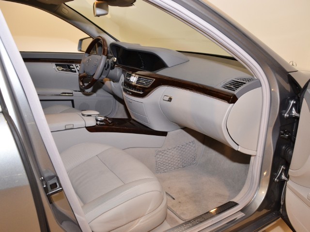 2010 Mercedes-Benz S550 Image 15