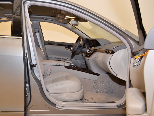 2010 Mercedes-Benz S550 Image 16