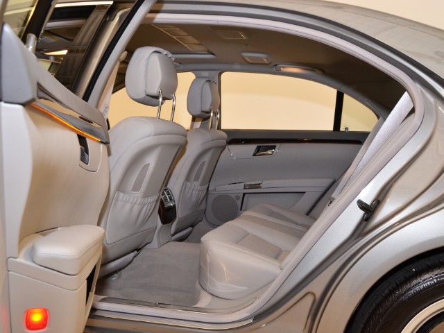 2010 Mercedes-Benz S550 Image 17