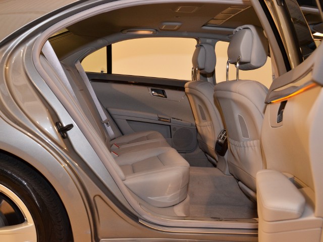 2010 Mercedes-Benz S550 Image 19