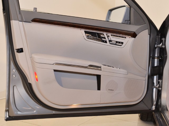 2010 Mercedes-Benz S550 Image 21