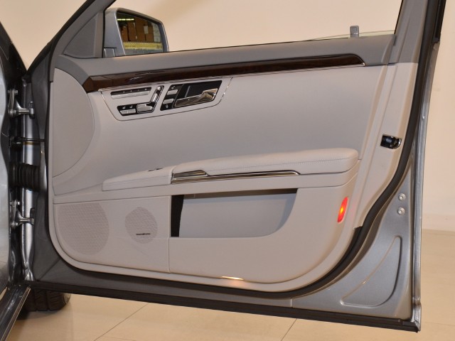 2010 Mercedes-Benz S550 Image 22