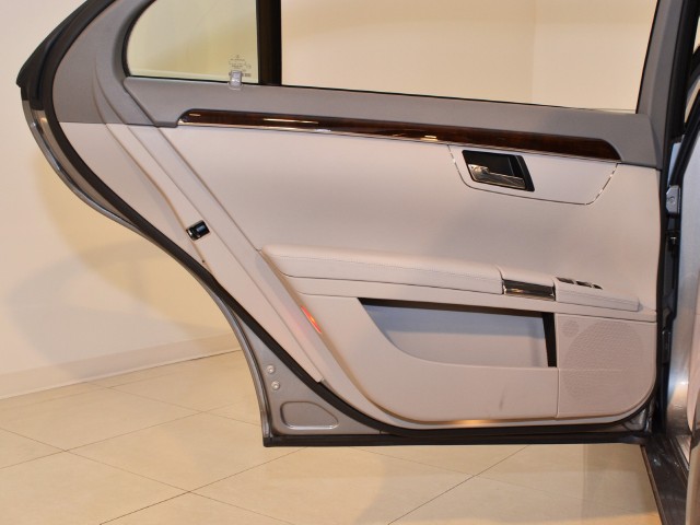 2010 Mercedes-Benz S550 Image 23