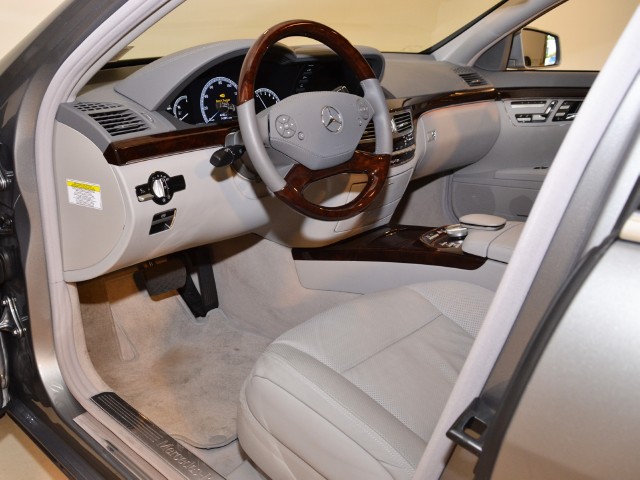 2010 Mercedes-Benz S550 Image 3