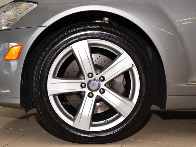 2010 Mercedes-Benz S550 Image 4