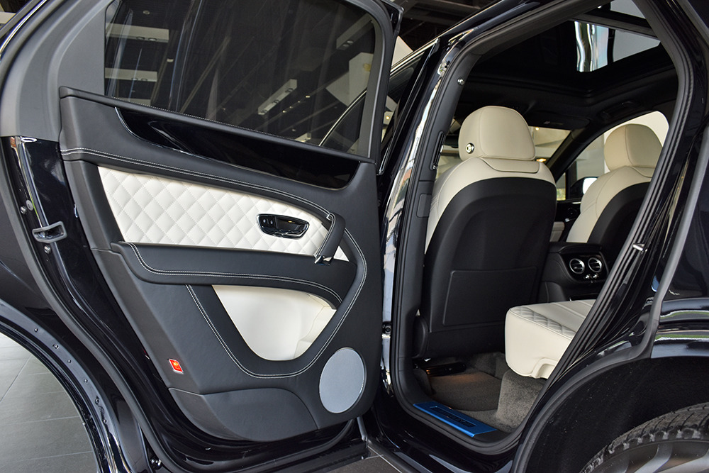 2017 Bentley Bentayga Image 15
