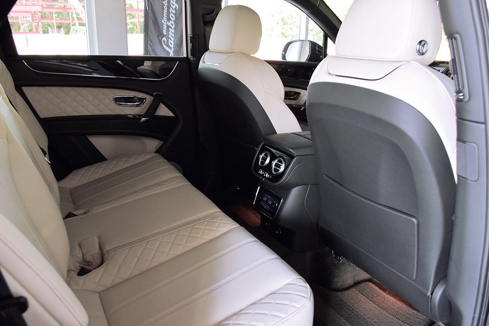 2017 Bentley Bentayga Image 17