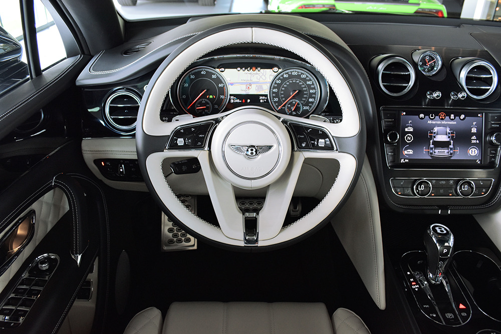 2017 Bentley Bentayga Image 24