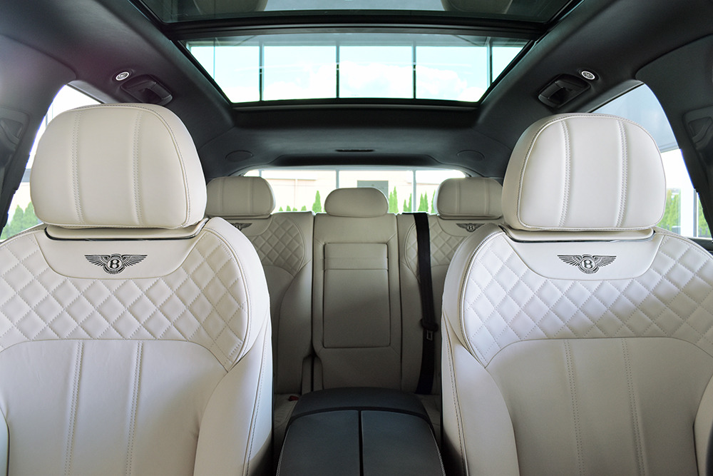 2017 Bentley Bentayga Image 25