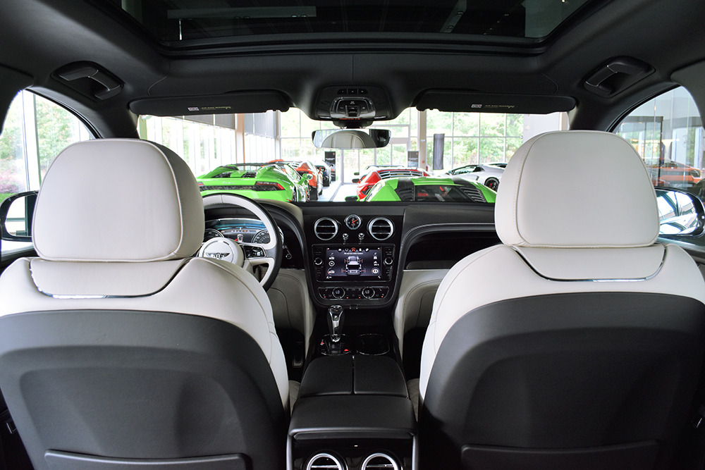 2017 Bentley Bentayga Image 28