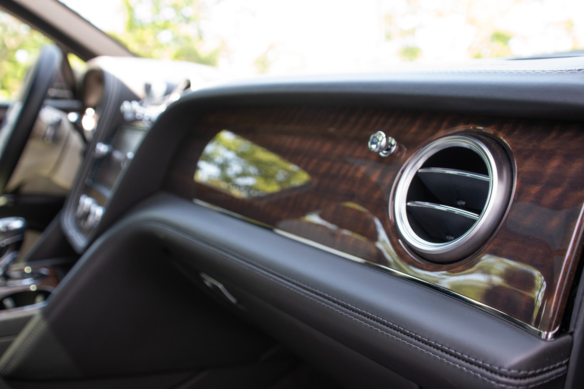 2018 Bentley Bentayga Image 12