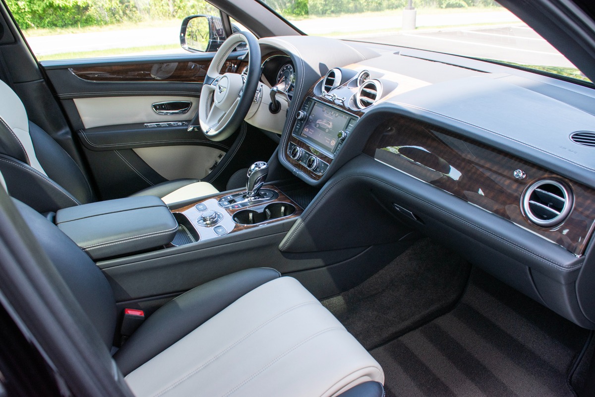 2018 Bentley Bentayga Image 2