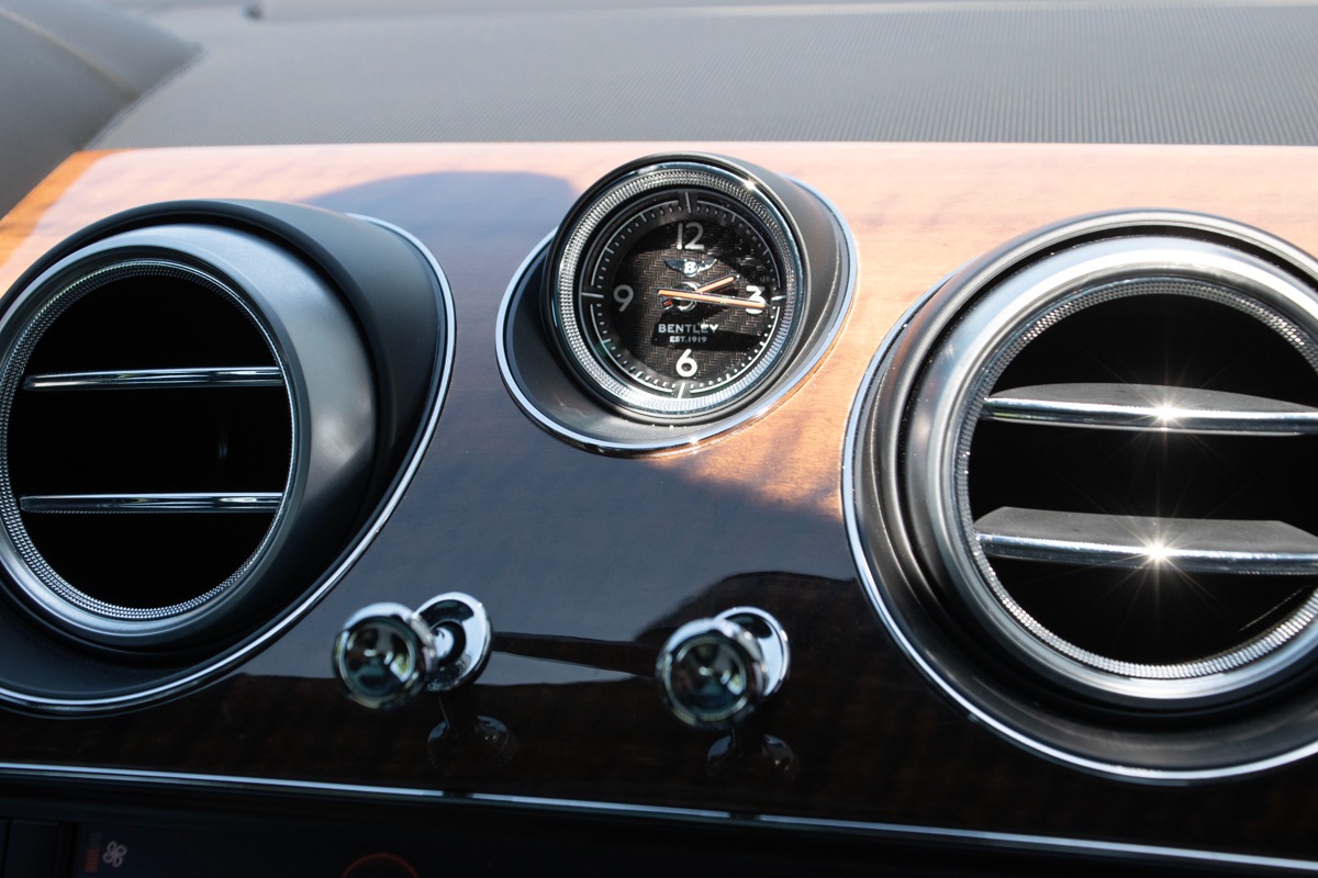 2018 Bentley Bentayga Image 9