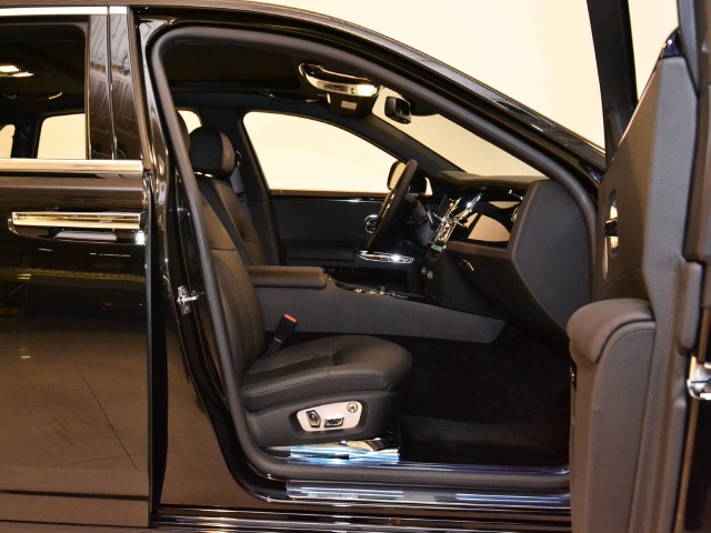 2012 Rolls-Royce Ghost EWB Image 16