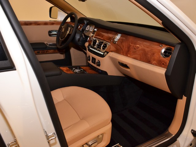 2011 Rolls-Royce Ghost Image 15