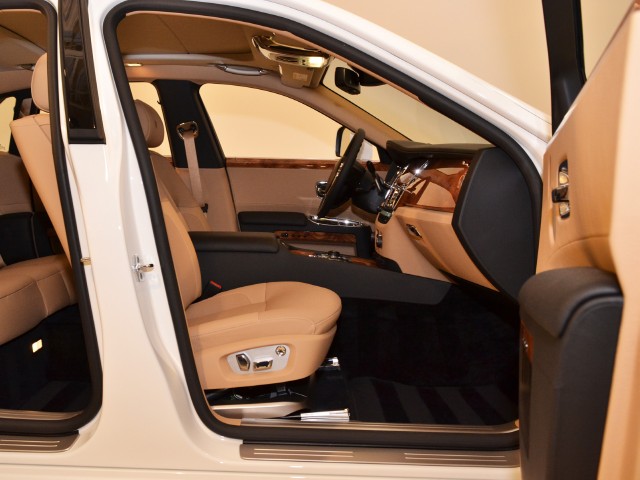 2011 Rolls-Royce Ghost Image 16