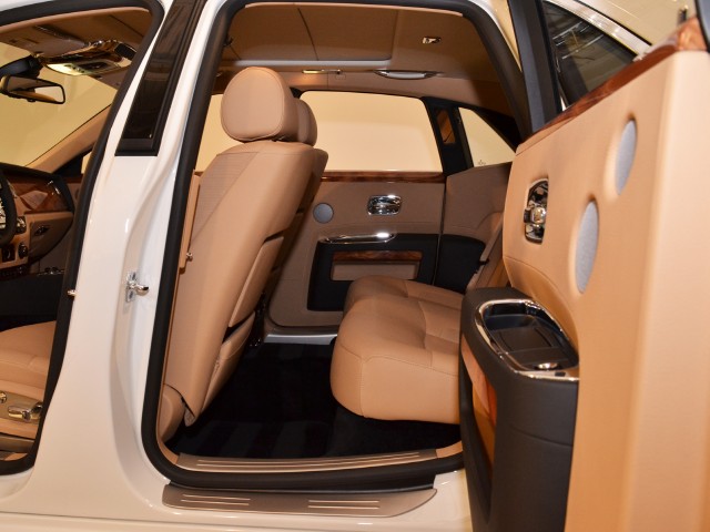 2011 Rolls-Royce Ghost Image 17