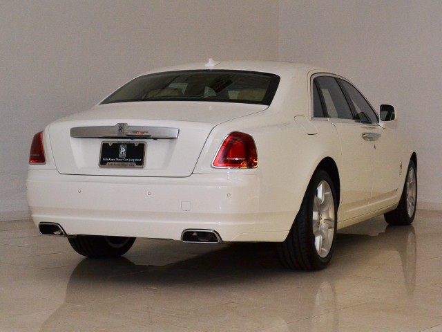 2011 Rolls-Royce Ghost Image 2