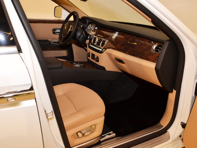 2011 Rolls-Royce Ghost Image 15