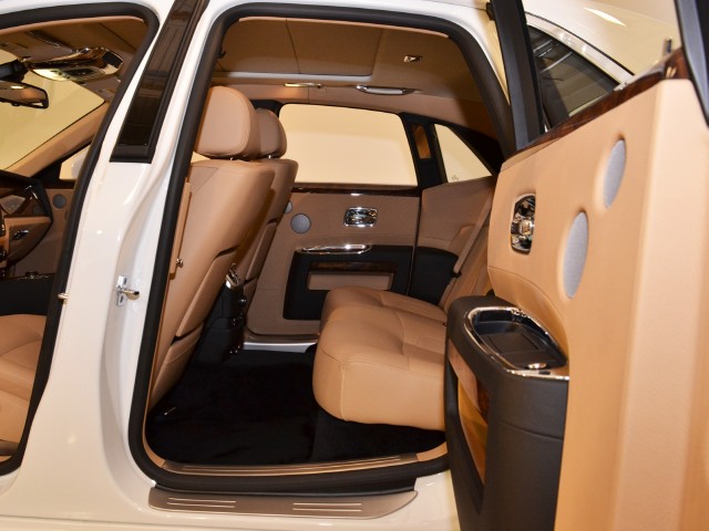 2011 Rolls-Royce Ghost Image 17