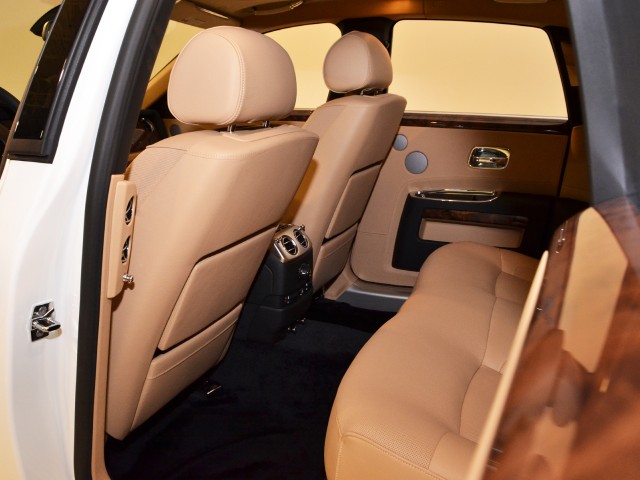 2011 Rolls-Royce Ghost Image 19