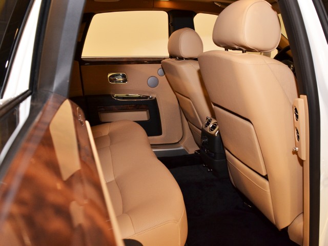2011 Rolls-Royce Ghost Image 22