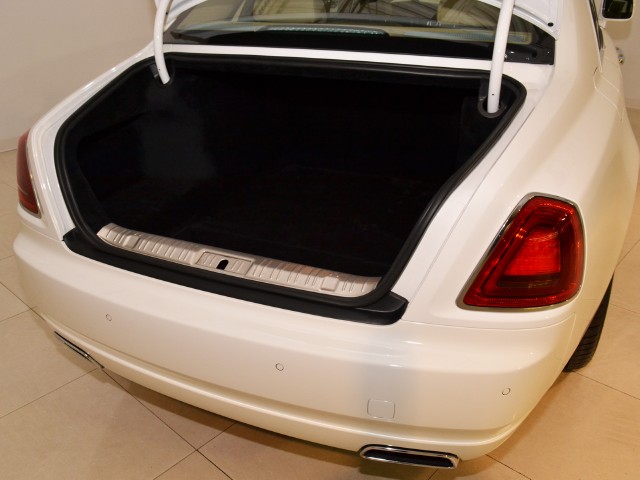 2011 Rolls-Royce Ghost Image 28