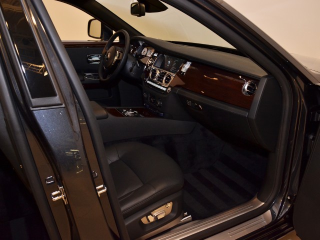 2011 Rolls-Royce Ghost Image 15