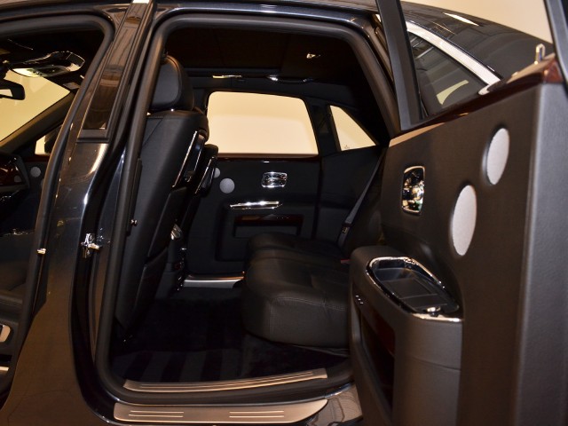 2011 Rolls-Royce Ghost Image 17