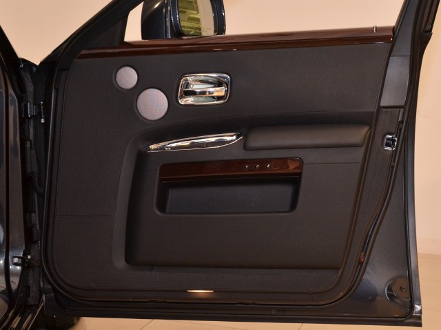 2011 Rolls-Royce Ghost Image 24