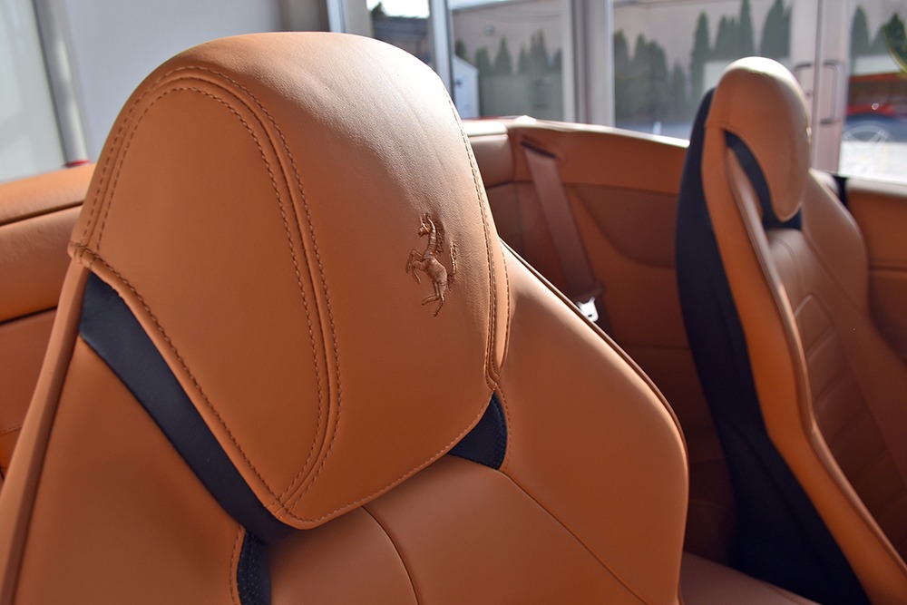 2016 Ferrari California T Image 10