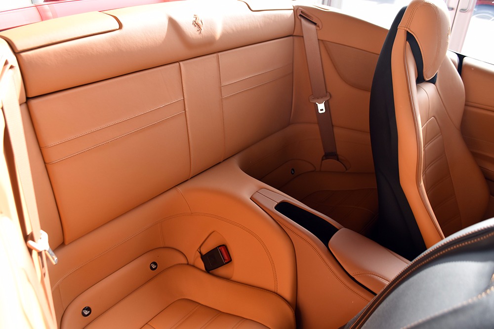 2016 Ferrari California T Image 11