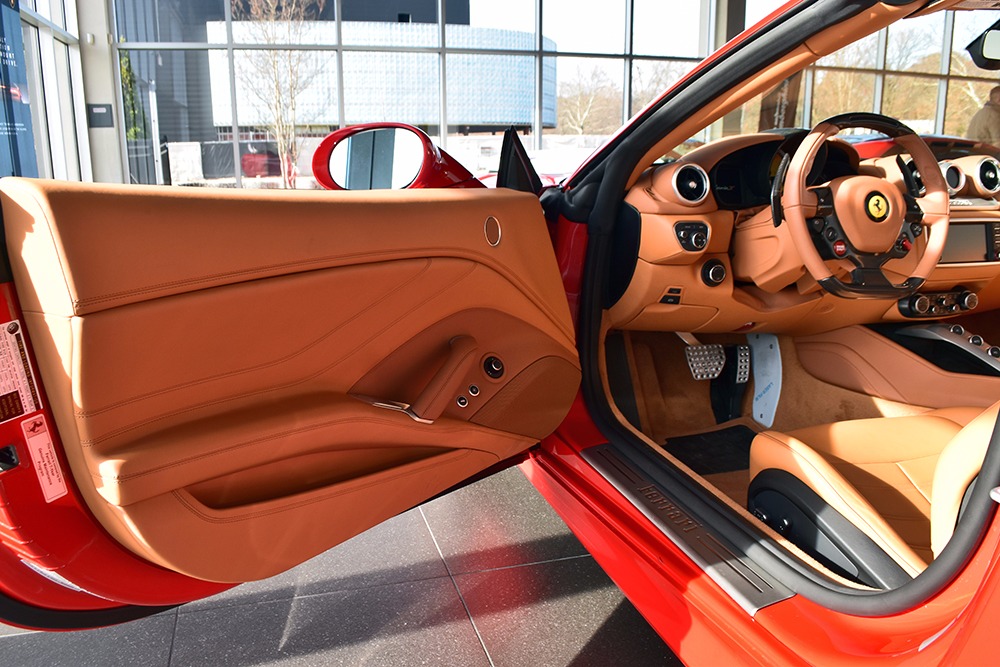 2016 Ferrari California T Image 5