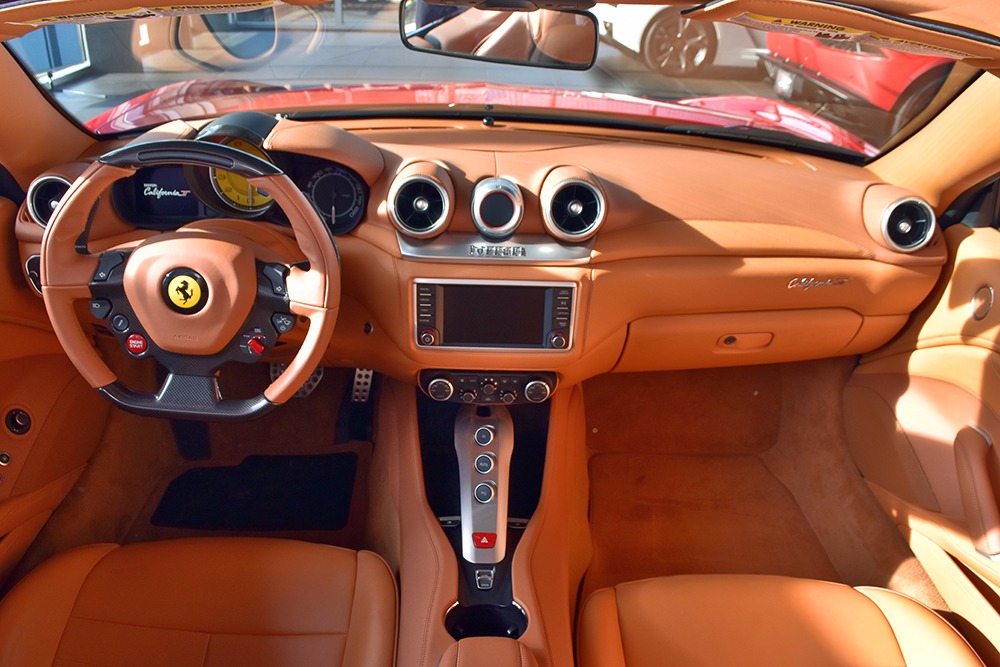 2016 Ferrari California T Image 8