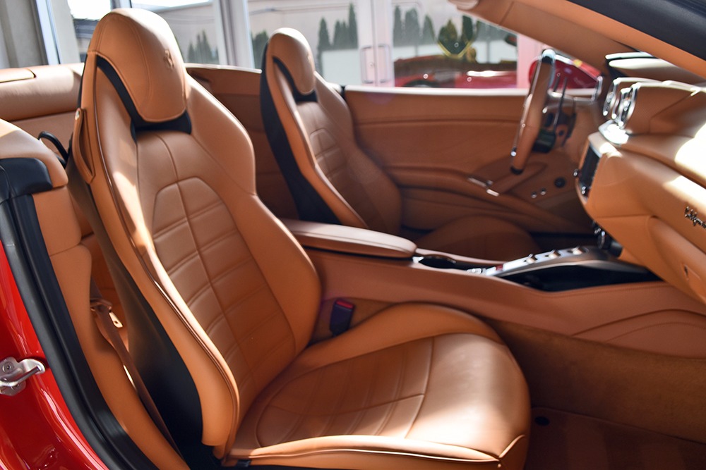 2016 Ferrari California T Image 9