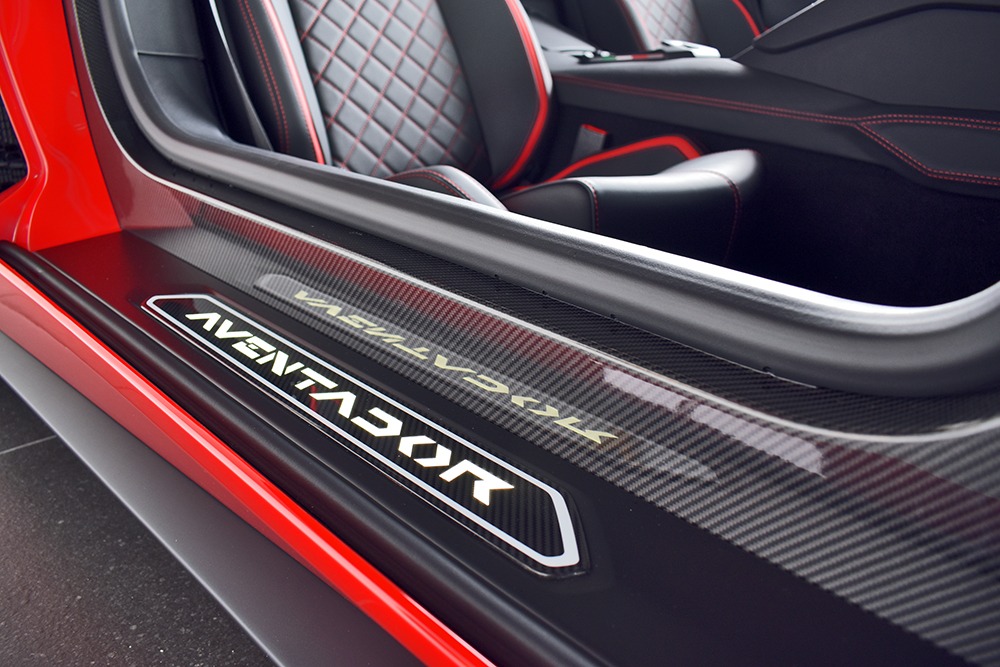 2018 Lamborghini Aventador Image 17